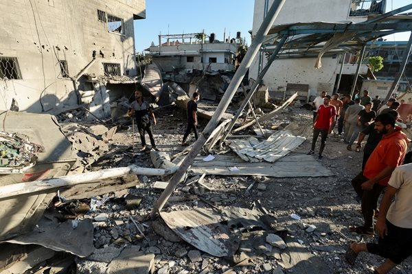 30 загинаха при израелски удар в района на училище в Газа 