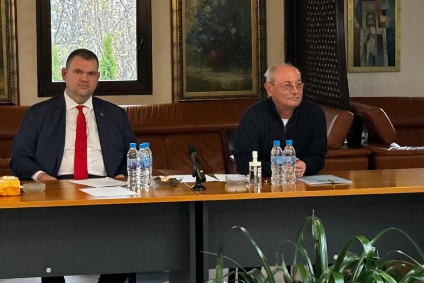 Конфликт между почетния председател на ДПС Ахмед Доган и председателя