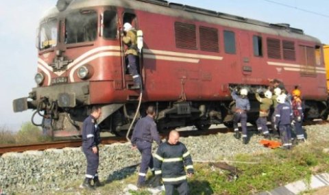 Голям пожар над подбалканската ЖП линия София-Бургас, в района между