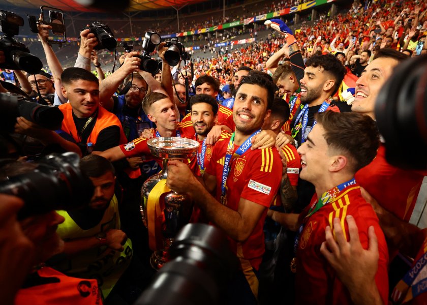 Фенове на Испания и Англия се биха след финала