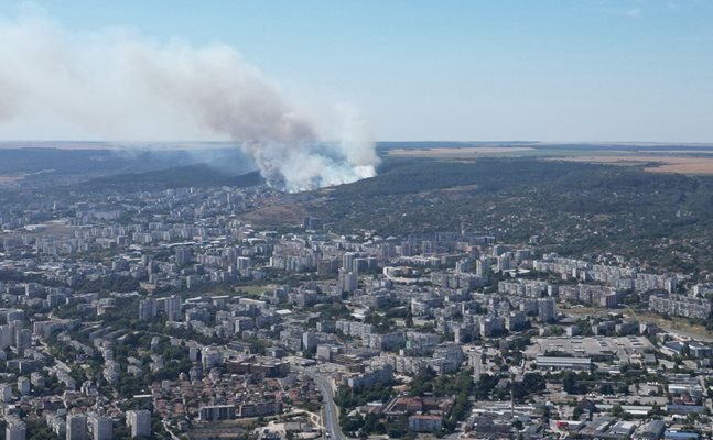 Задържаха двама за един от пожарите във Варна