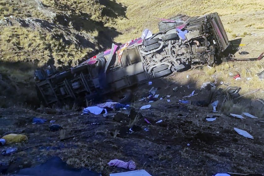 Най-малко 25 души загинаха при катастрофа в Перу