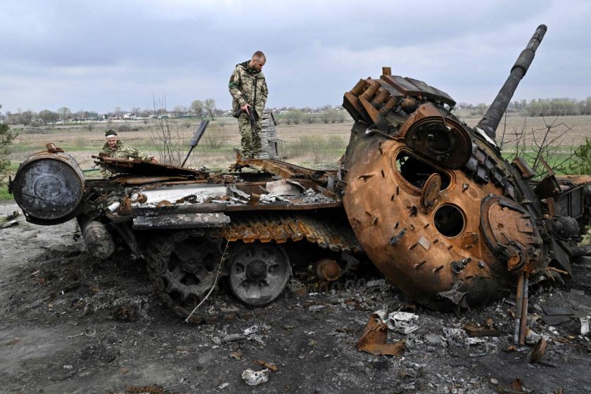 Русия е загубила 100 танка, обявени от Путин за най-добрите в света