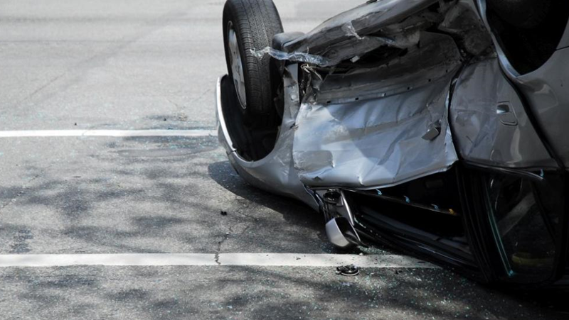 Кола се е преобърнала на пътя Бургас – Варна, на