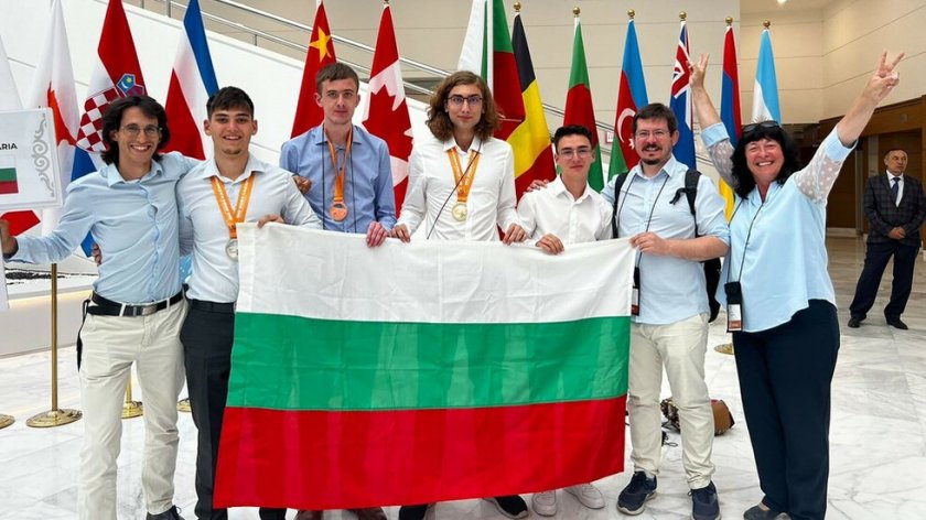 Българчета обраха медалите на Международна олимпиада по биология