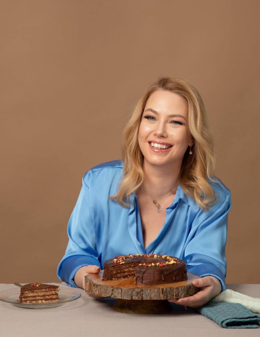 Линда Маккензи е родена в Отава през 1979 г. и