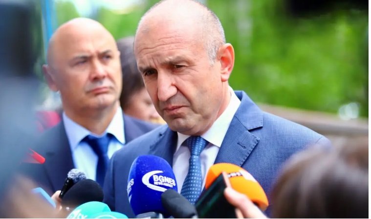 Президентът за Конституцията: Ценностите на Върховния закон трябва да се отстояват всеки ден