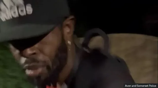 Полицията публикува снимки на мъжа, когото издирва, след като на