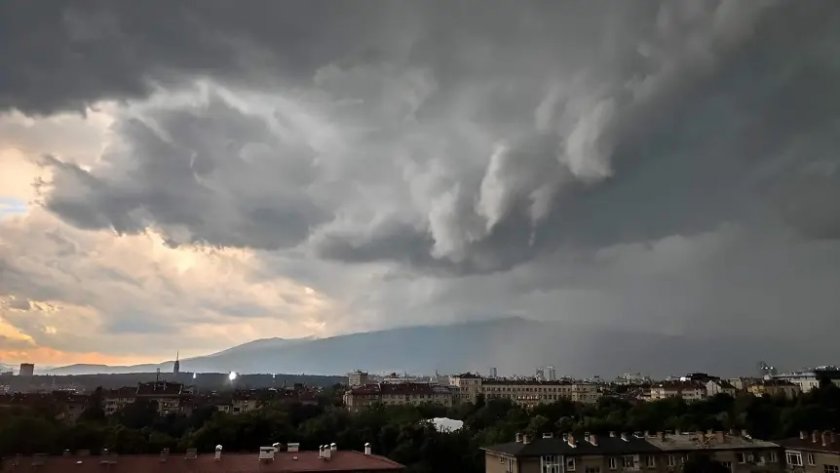 Времето днес: Следобедни валежи и гръмотевични бури 