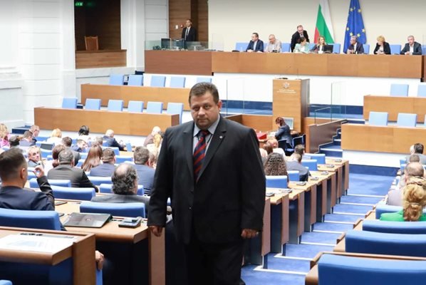 Марков абдикира от "Величие", ще прави нова партия