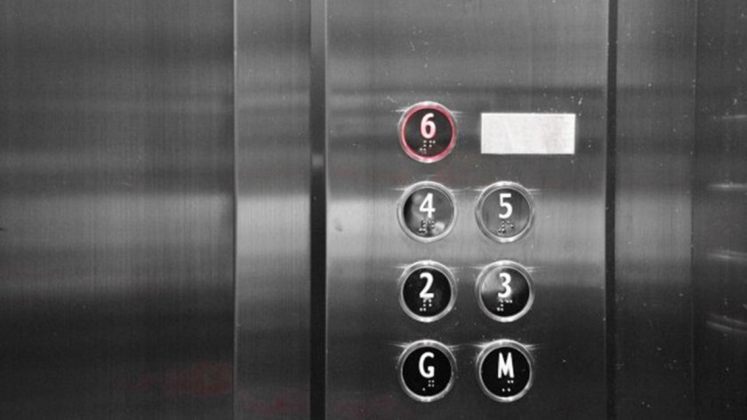 Мъж стоя 42 часа в заседнал асансьор на болница
