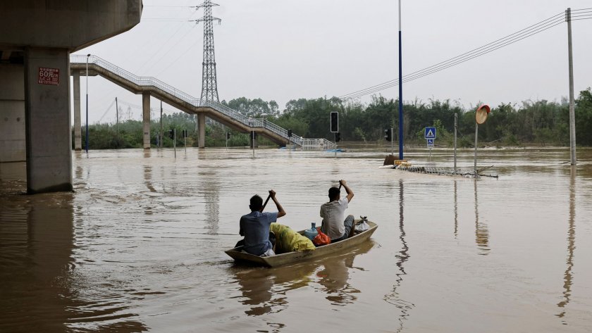 8 души загинаха при наводнения в Китай