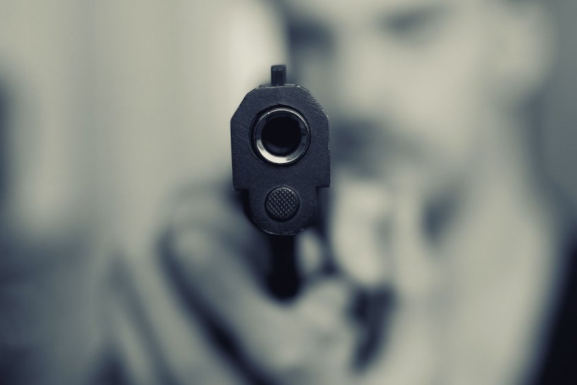 Мъж заплаши с пистолет общински служители в София