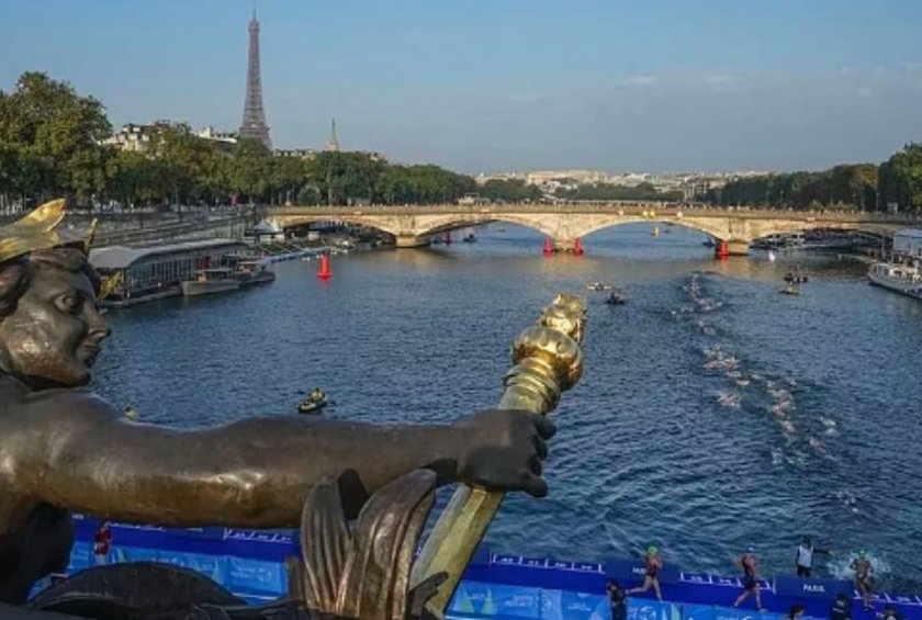 Мръсотията в река Сена осуети състезанията по плуване