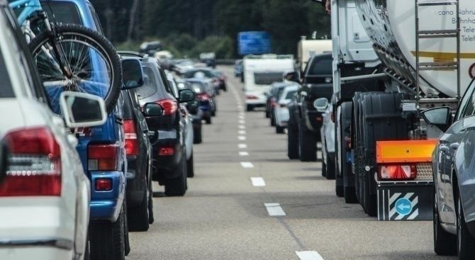 "Възраждане": Над 2 млн. коли са заплашени от спиране