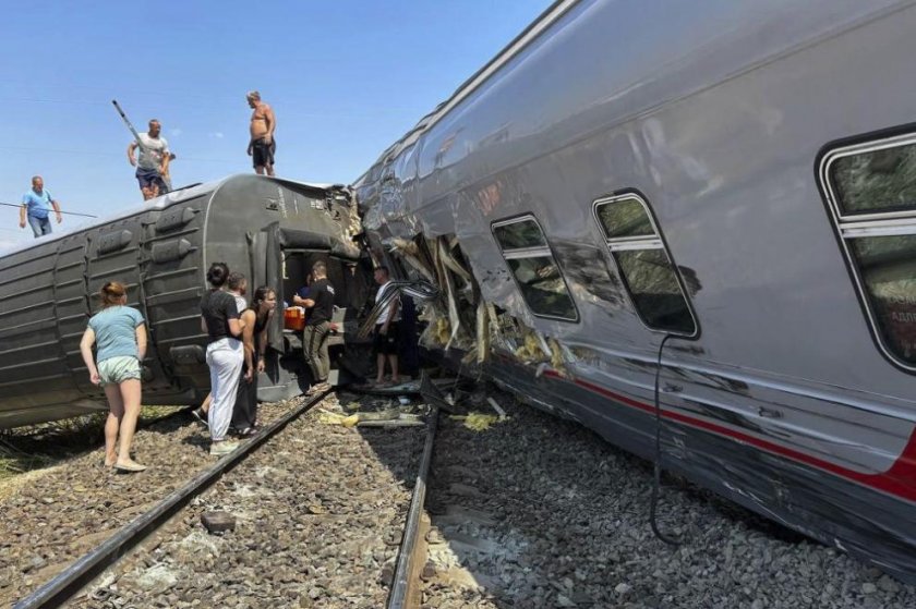 Най-малко 140 са ранените при сблъсъка между влак и камион в Русия (СНИМКИ)