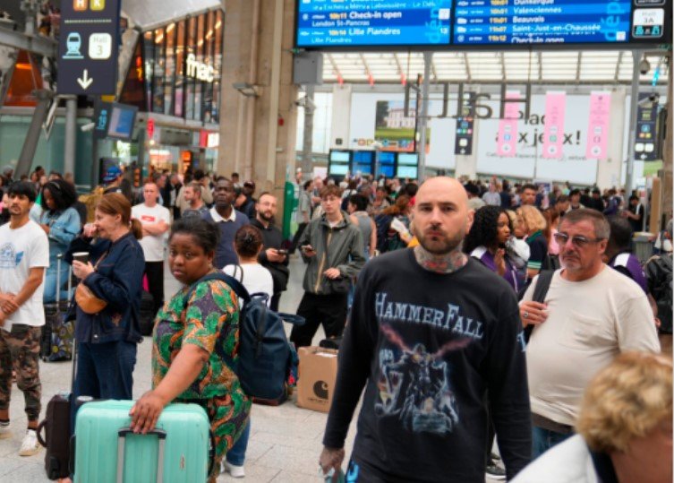 Трафикът във Франция се нормализира след саботажа на влаковете