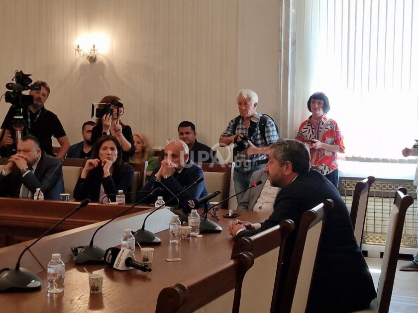 Изслушват Христо Иванов в комисията за Нотариуса заради срещи със Сарафов (СНИМКИ)