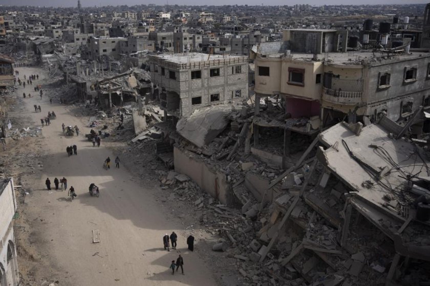 „Хамас“: Израелски удар уби 10 палестинци в училище в Газа