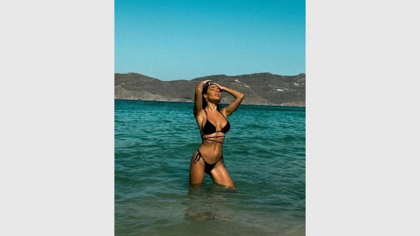 Красивата ергенка Джия спря дъха на мъжете на плажа с