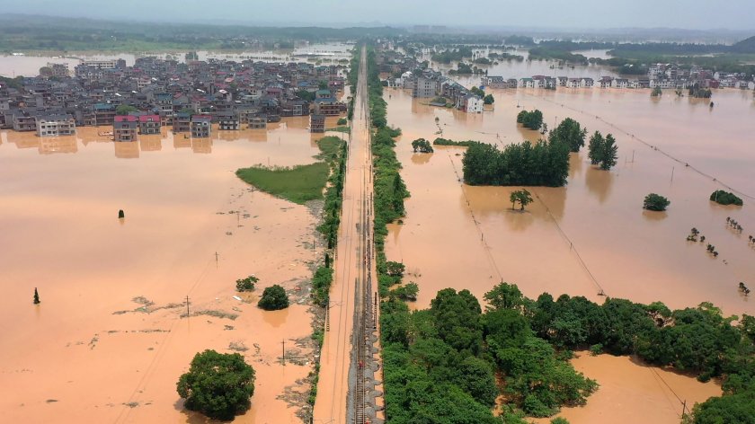 Най-малко 30 загинали след проливни дъждове в Китай