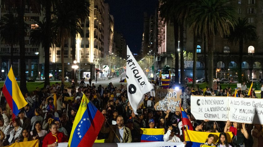 Лидерът на опозицията във Венецуела поведе многохиляден протест в Каракас