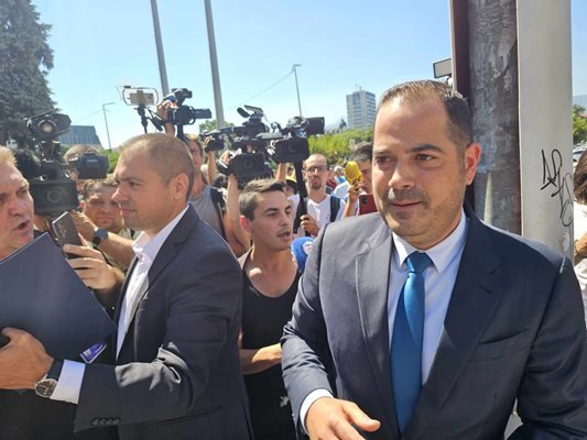 Пристигнаха първите полицаи на събитието в подкрепа на Калин Стоянов.