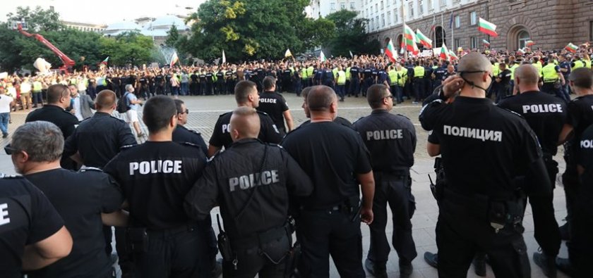 Полицаите протестират днес от 12 часа в градинката срещу паркинга на парламента