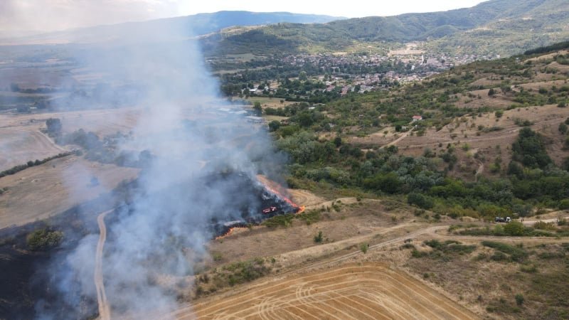 Пожарът край Бобошево затвори магистрала "Струма"