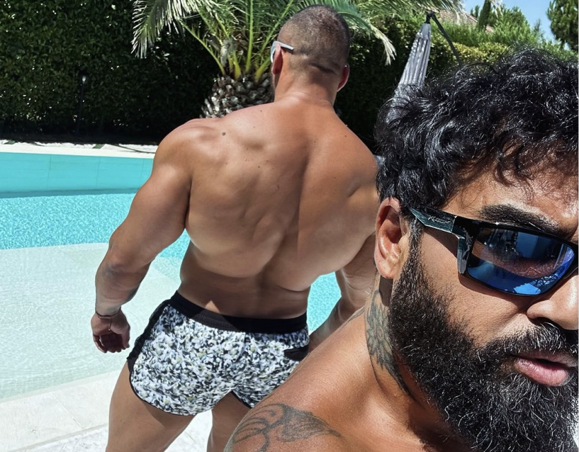 Попфолк певецът Азис се похвали публично, че е обвързан, но