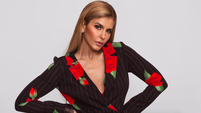 Фолк певицата Анелия е катастрофирала в неделя. Инцидентът е станал