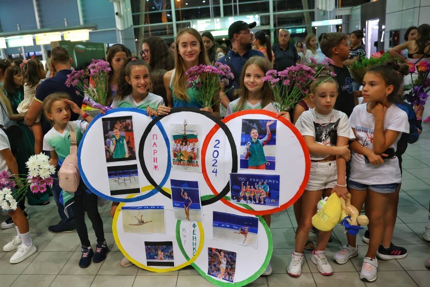 Еуфория завладя снощи летище София при посрещането на момичетата от