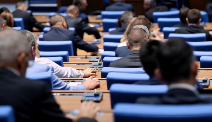 Имаме много проблеми в образователната система, но пропагандирането на различна