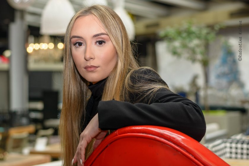 Заплахи за убийство, придружени със солидна порция обиди, е получила