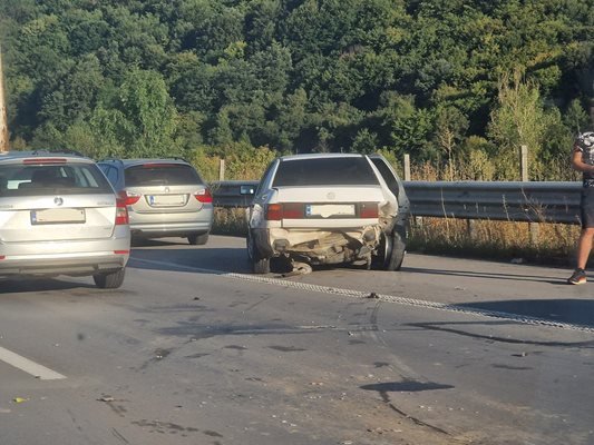 Жена е пострадала във верижната катастрофа на магистрала "Хемус"