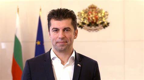 Кирил Петков разбра каква глупост е написал и се поправи.