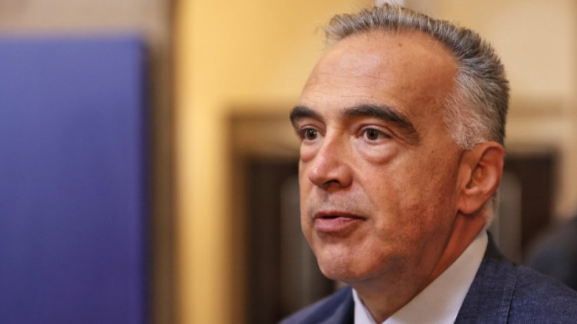 Процесите са извън релсите. Виждаме пълния разпад на политическата класа