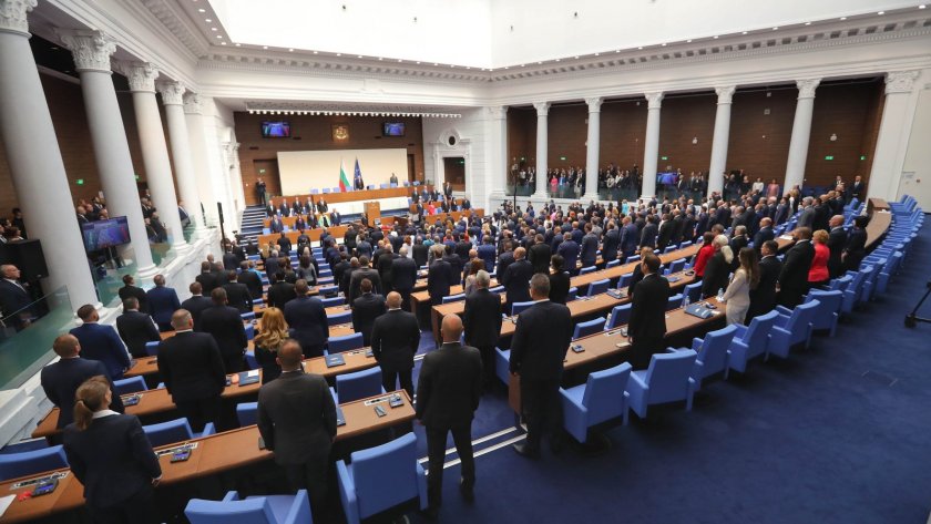 През първата си сесия 50-ото Народно събрание е приело 14