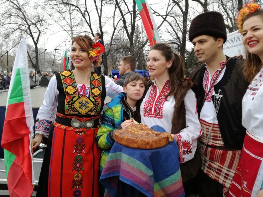 Политолог: Българите нямат самочувствие