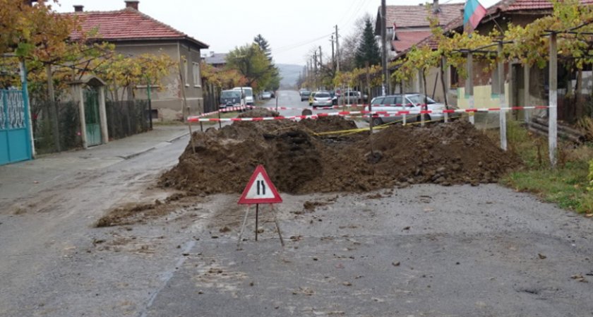 Служител на ВиК загина в изкоп край Бобошево