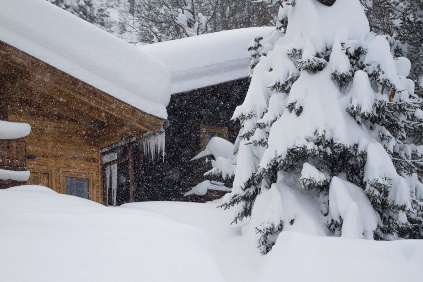 10 000 домакинства останаха без ток след първия сняг в Австрия