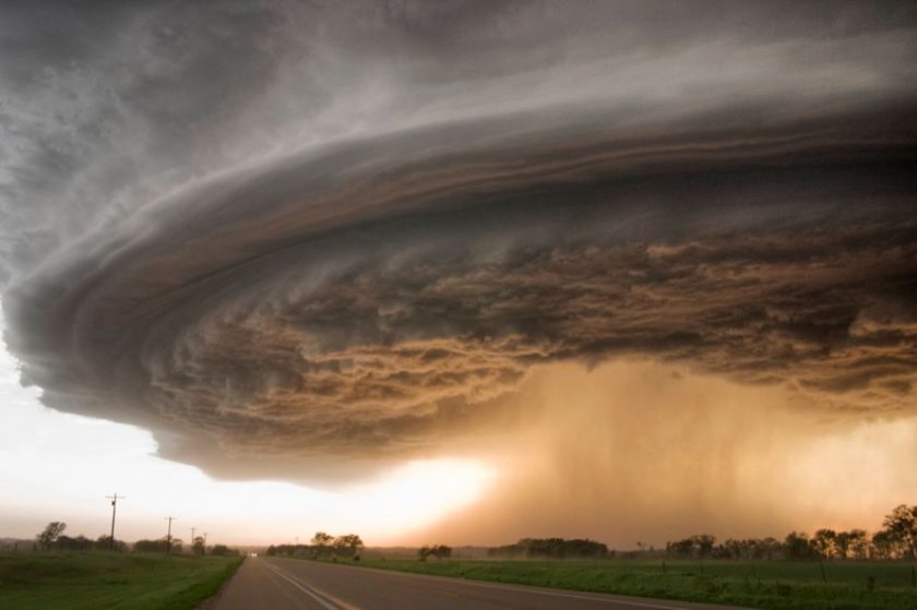 Мощен черноморски циклон, с обратно, ретроградно движение - от североизток