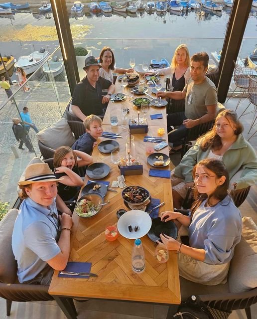 Съпругата на бившия премиер Кирил Петков най-после събра родата на