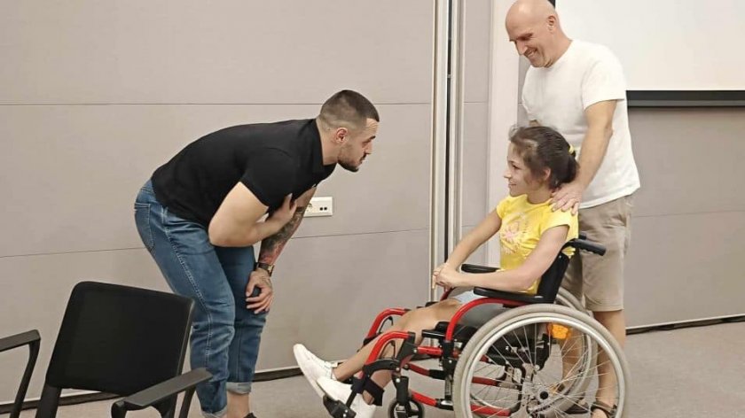 Карлос Насар, олимпийският шампион по вдигане на тежести, продължава да