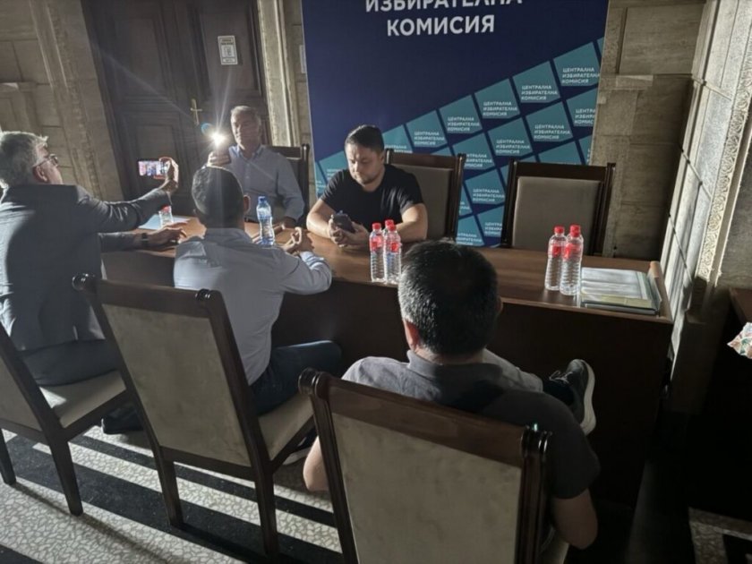 Къртица на Доган в ЦИК е вкарала неговите деребеи депутати