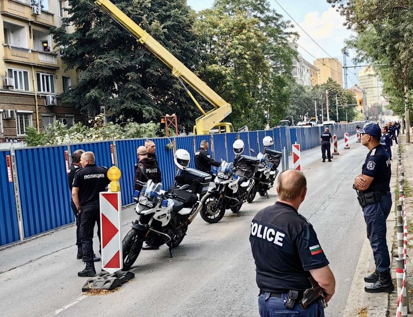 Продължава изсичането на дървета на столичния булевард Опълченска, видя Lupa.bg.Приппммяме,