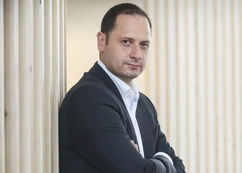 Аз съм социалист на свободна практика“. Това заяви шеговито в