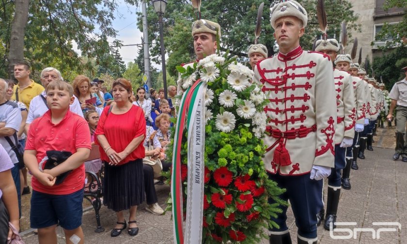 В София празникът започна с отдаване на почит в мавзолея на княз Александър Батенберг