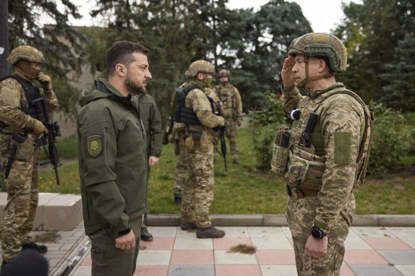 Зеленски: Търпим огромни загуби заради бавните доставки на оръжие