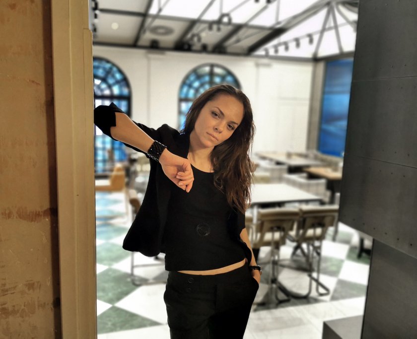 Тарикат с джип за малко да отнесе актрисата на пешеходна